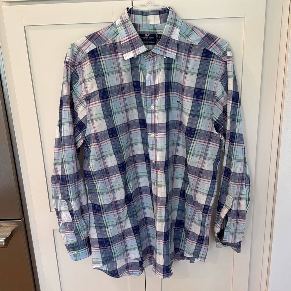 Vineyard Vines Classic Fit Button Up size L